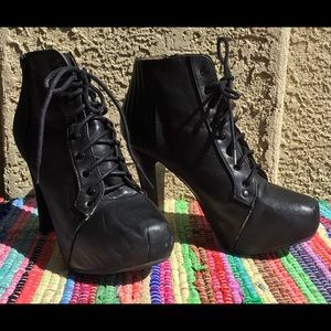 Gently loved - Black ankle - Zipper boots